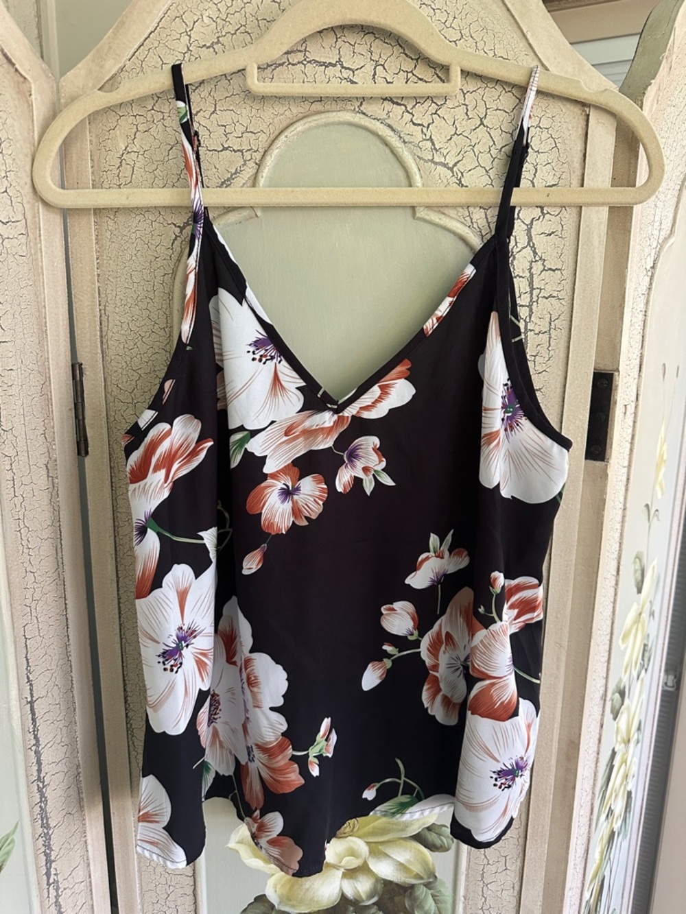 SHEIN Black Floral V-Neck Spaghetti Strap Cami